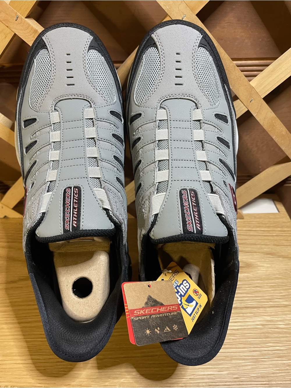NIB Skechers Men's Gray & Black Athletic Sneakers/ Sz 12 Extra Wide / Hands Free